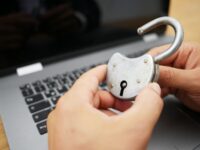 ランサムウェア 攻撃 グループが Google Chrome に保存された認証情報を盗む